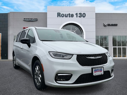 2026 Chrysler Pacifica SELECT Passenger Van