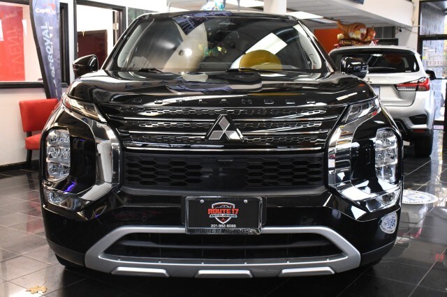 2023 Mitsubishi Outlander PHEV SE photo 2