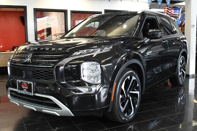 2023 Mitsubishi Outlander Plug-in Hybrid SEL S-AWC's photo