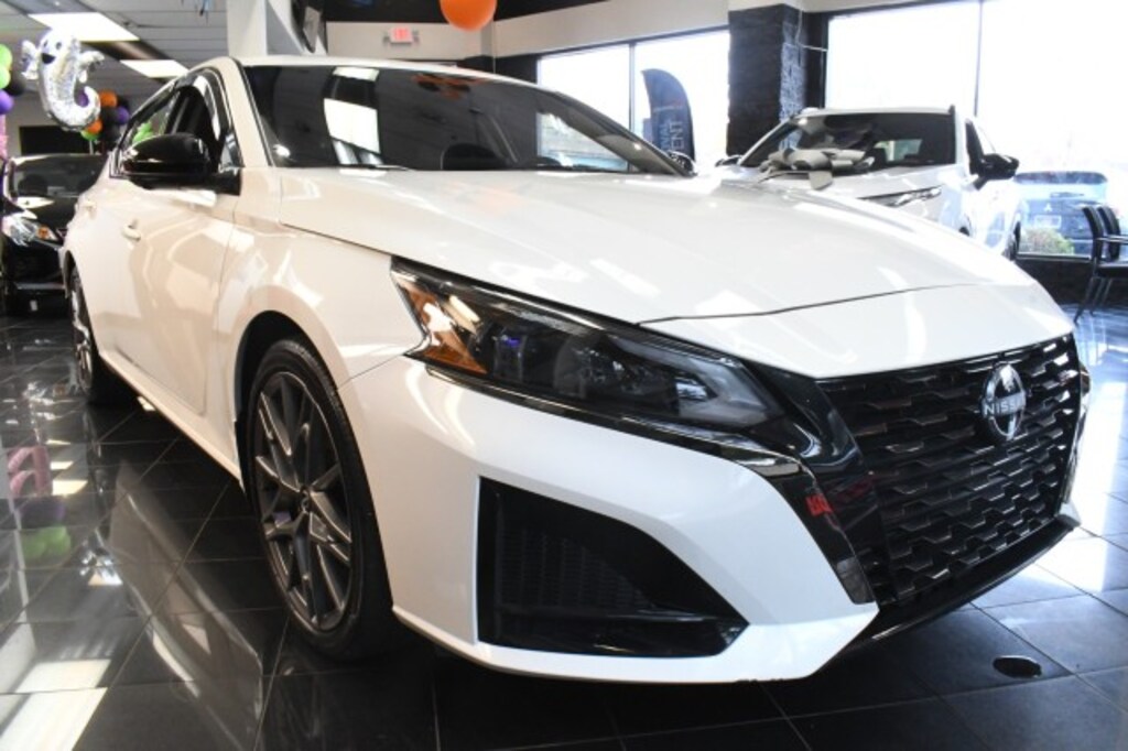 Used 2024 Nissan Altima 2.0 SR Sedan