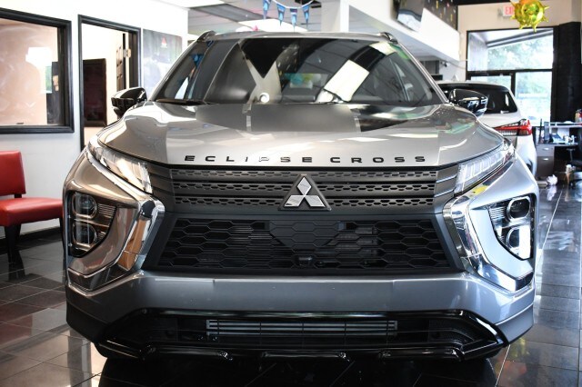2025 Mitsubishi Eclipse Cross SEL photo 2
