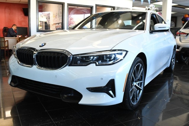 2020 BMW 3 Series 330i's photo
