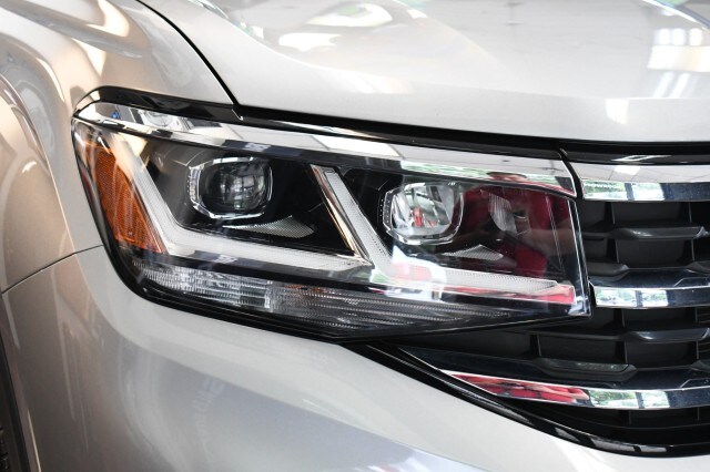2022 Volkswagen Atlas Cross Sport V6 SEL photo 3
