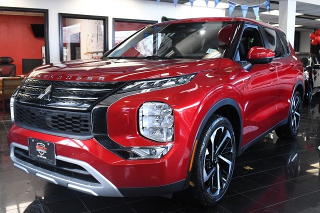 2022 Mitsubishi Outlander SE's photo