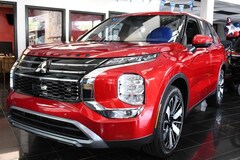 2025 Mitsubishi Outlander SE SUV