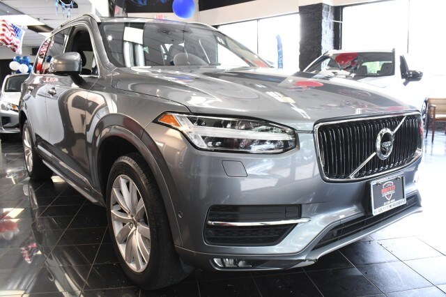 2017 Volvo XC90 T6 AWD Momentum photo 3