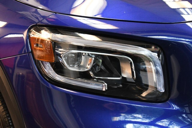 2021 Mercedes Benz GLB 250 4MATIC photo 4