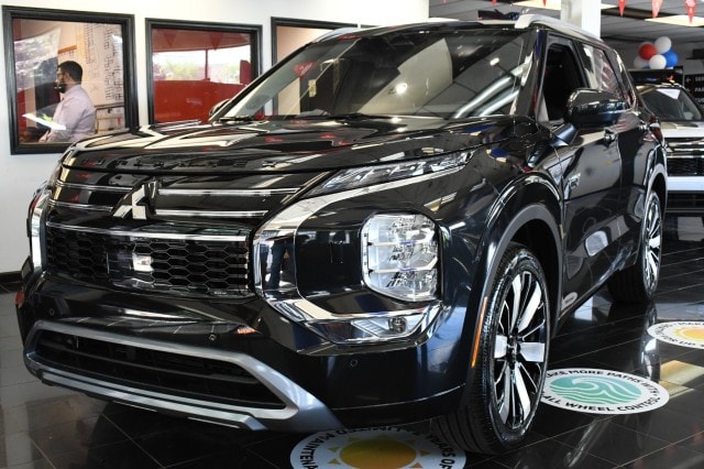 2026 Mitsubishi Outlander Plug-in Hybrid's photo