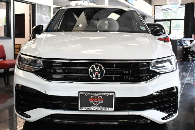 2022 Volkswagen Tiguan SE R-Line Black photo 2