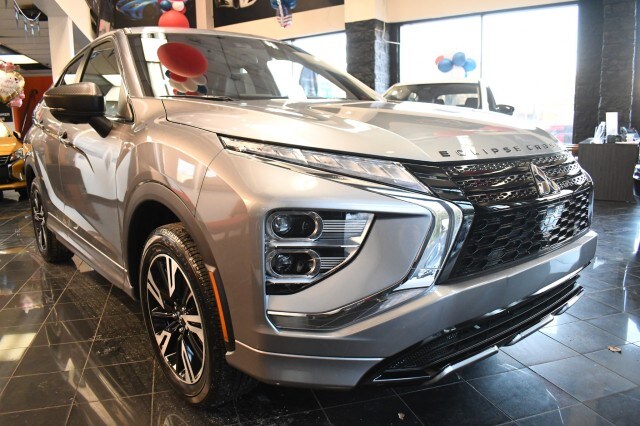 2025 Mitsubishi Eclipse Cross SEL photo 3