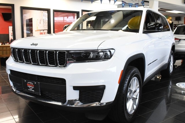 2023 Jeep Grand Cherokee L Laredo's photo