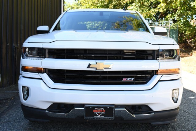 2018 Chevrolet Silverado 1500 LT photo 2