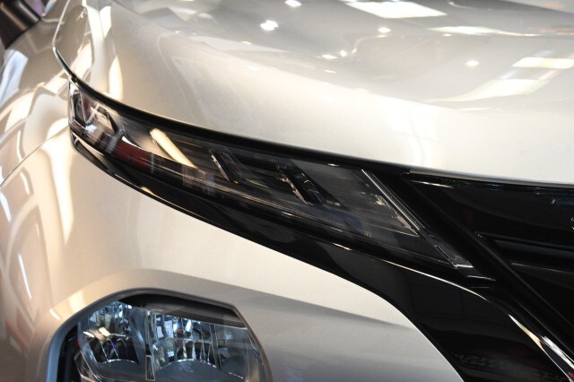 2025 Mitsubishi Outlander PHEV SEL Black Edition photo 4