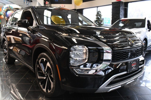 2023 Mitsubishi Outlander PHEV SE photo 3