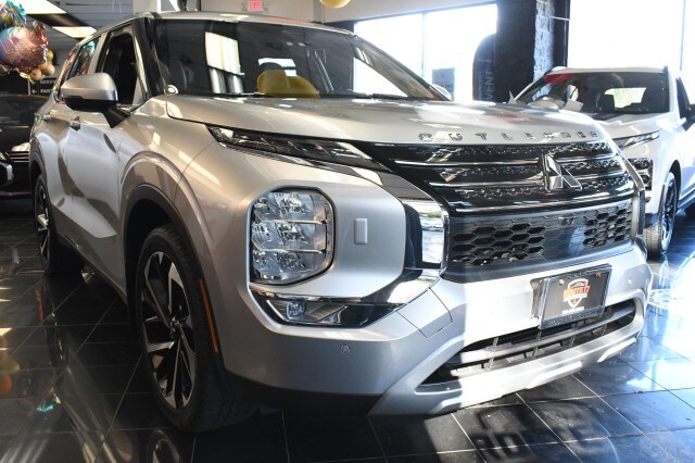 2023 Mitsubishi Outlander SE Black Edition Ralliart photo 3