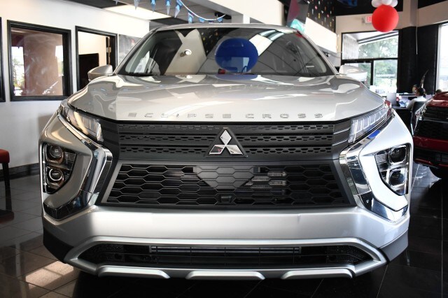 2025 Mitsubishi Eclipse Cross SE photo 2