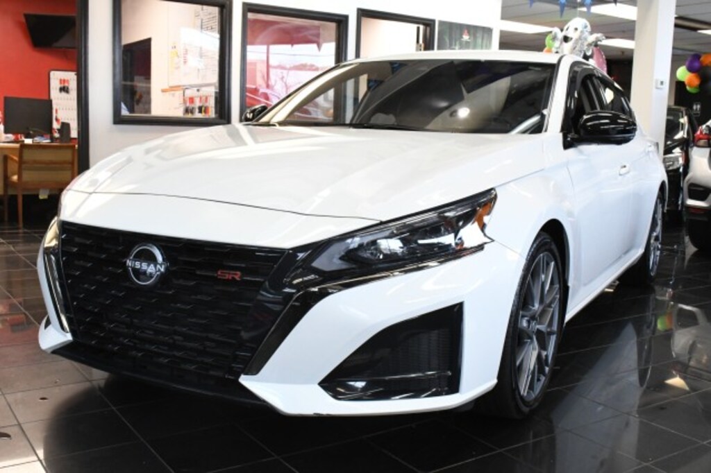 Used 2024 Nissan Altima 2.0 SR Sedan