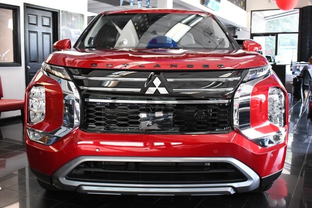 2025 Mitsubishi Outlander SE photo 2