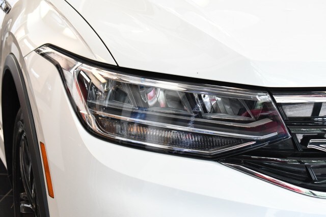 2022 Volkswagen Tiguan SE R-Line Black photo 4