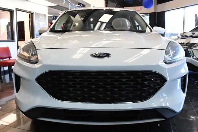 2020 Ford Escape SE photo 2