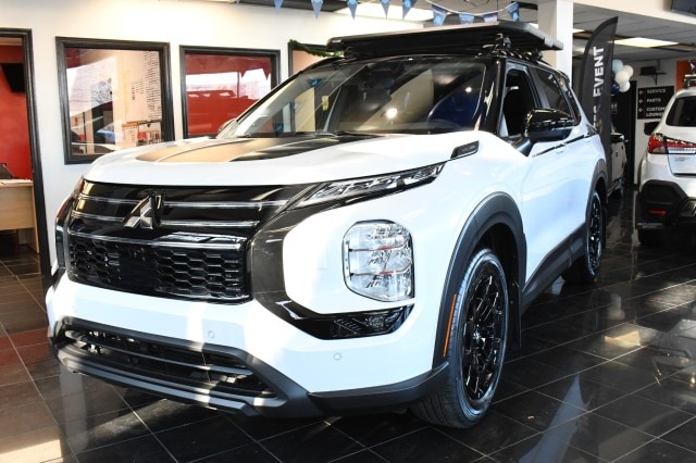 2026 Mitsubishi Outlander SE's photo