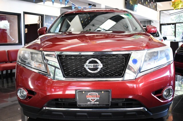 2016 Nissan Pathfinder Platinum photo 2