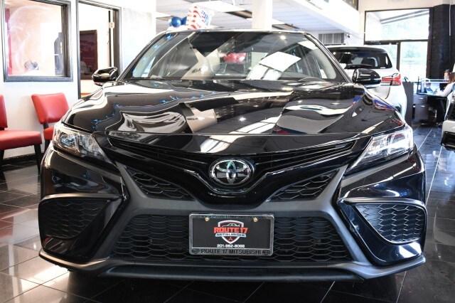 2022 Toyota Camry SE photo 2