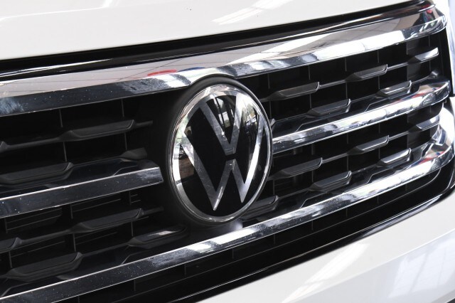 2022 Volkswagen Atlas SEL photo 3