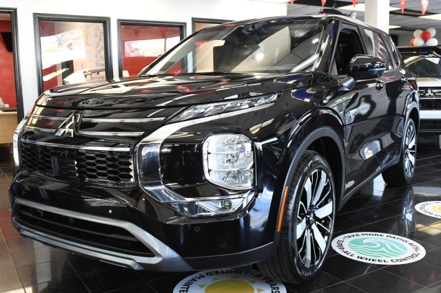 2026 Mitsubishi Outlander Plug-in Hybrid SE S-AWC's photo