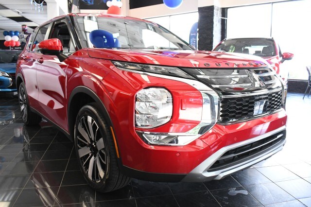 2025 Mitsubishi Outlander SE photo 3