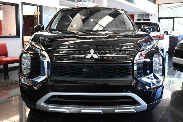 2025 Mitsubishi Outlander PHEV SE photo 2
