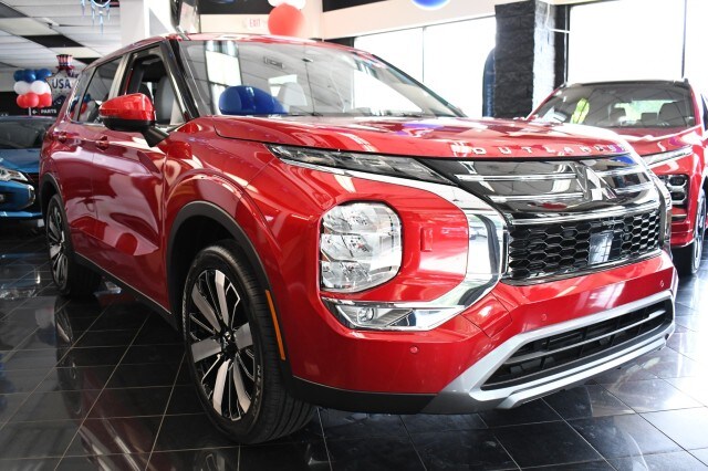 2025 Mitsubishi Outlander SE photo 3