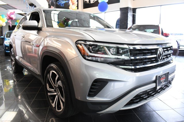2022 Volkswagen Atlas Cross Sport V6 SEL photo 2