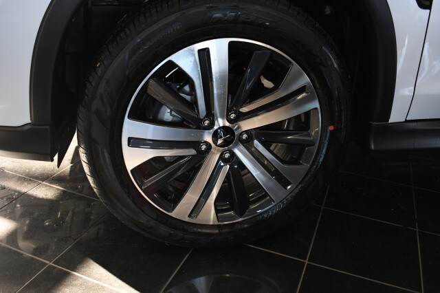 2024 Mitsubishi Outlander Sport ES photo 3