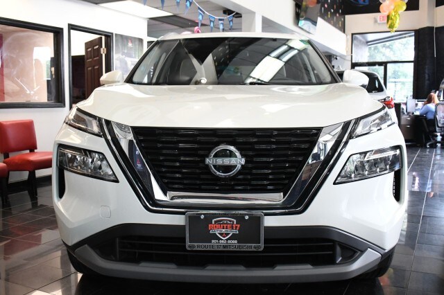 2022 Nissan Rogue SV photo 2