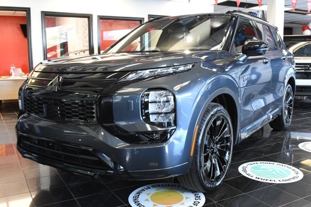 2026 Mitsubishi Outlander Plug-in Hybrid's photo