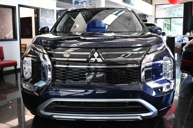 2025 Mitsubishi Outlander SEL photo 2