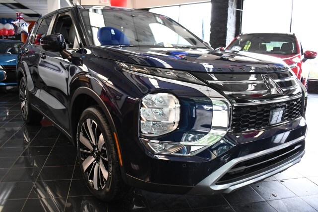 2025 Mitsubishi Outlander SE photo 3