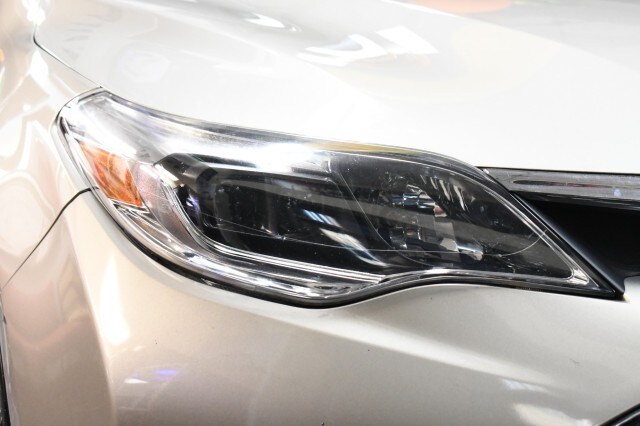 2016 Toyota Avalon Limited photo 2