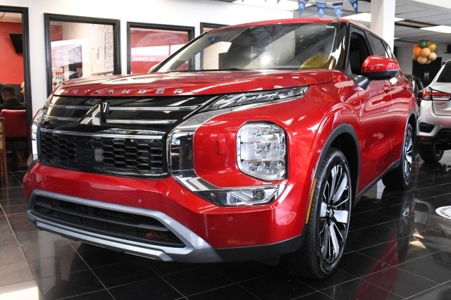 2025 Mitsubishi Outlander SE's photo