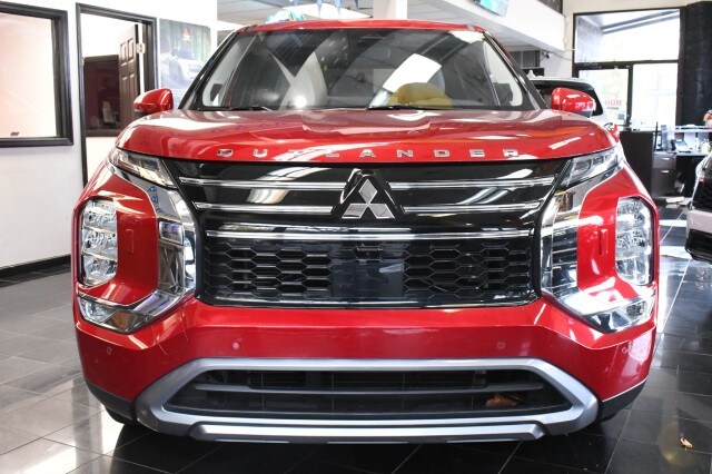 2025 Mitsubishi Outlander SE photo 2