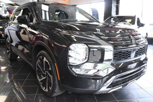 2025 Mitsubishi Outlander PHEV SE photo 3