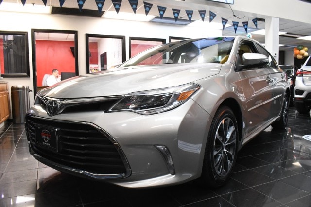 2016 Toyota Avalon XLE Plus's photo