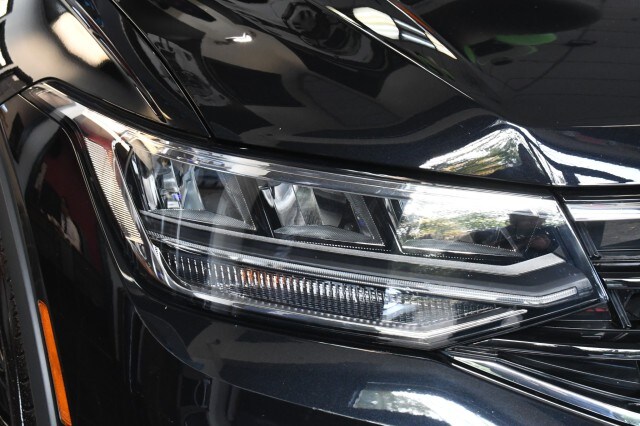 2023 Volkswagen Tiguan SE R-Line Black photo 4