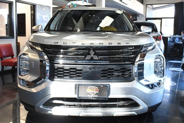 2023 Mitsubishi Outlander SE Black Edition Ralliart photo 2