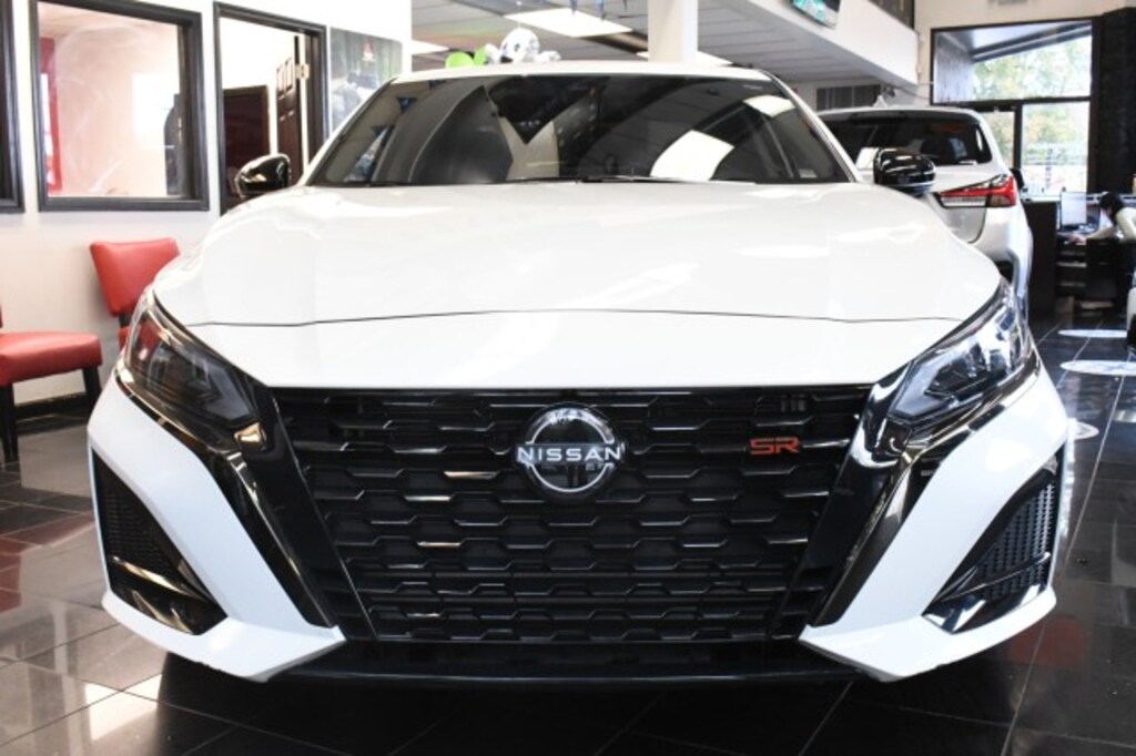 Used 2024 Nissan Altima 2.0 SR Sedan
