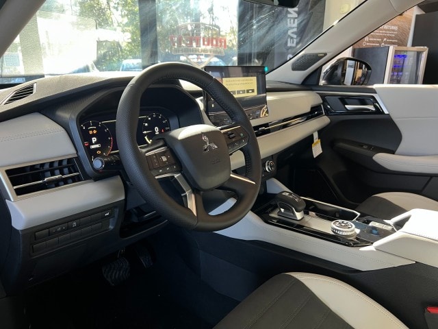 2026 Mitsubishi Outlander SE - Photo 22