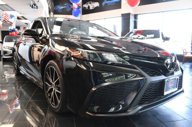 2022 Toyota Camry SE photo 3