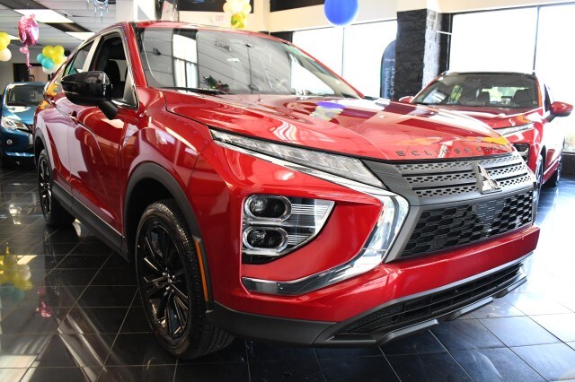 2025 Mitsubishi Eclipse Cross LE photo 2