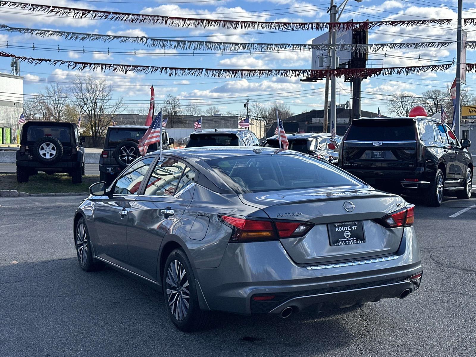 2023 Nissan Altima 2.5 SV photo 3